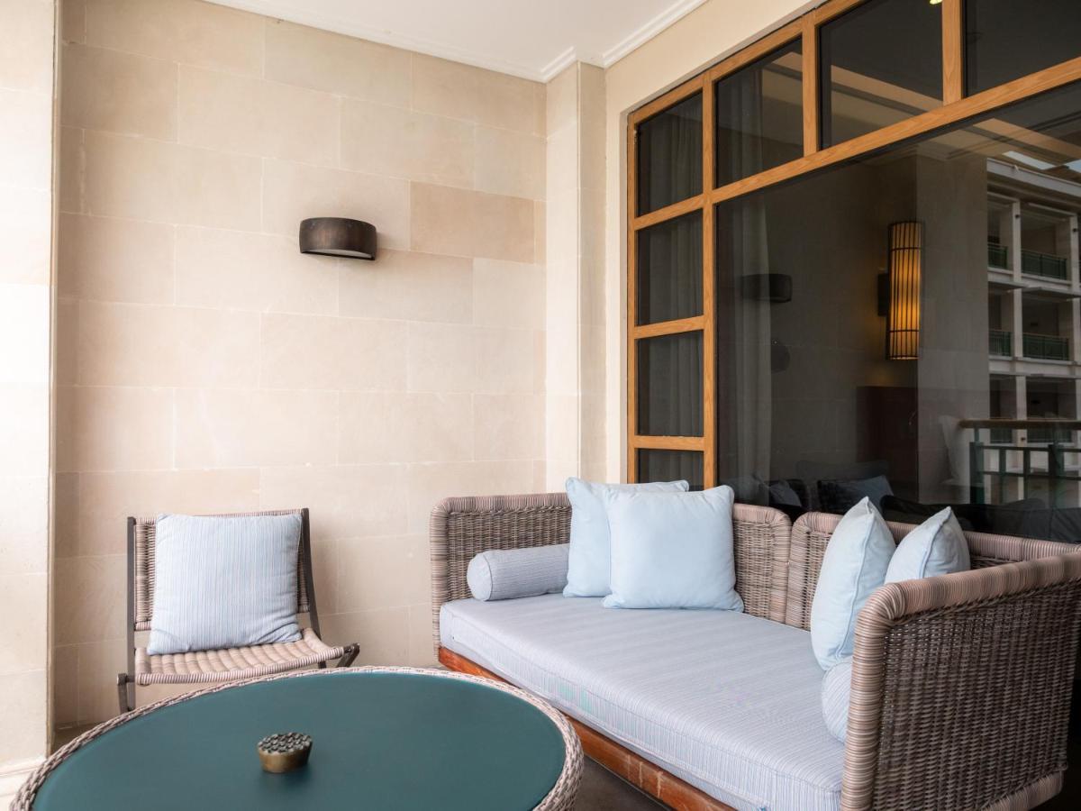 Savoy Seychelles Resort & Spa Бо-Валлон Экстерьер фото A sofa