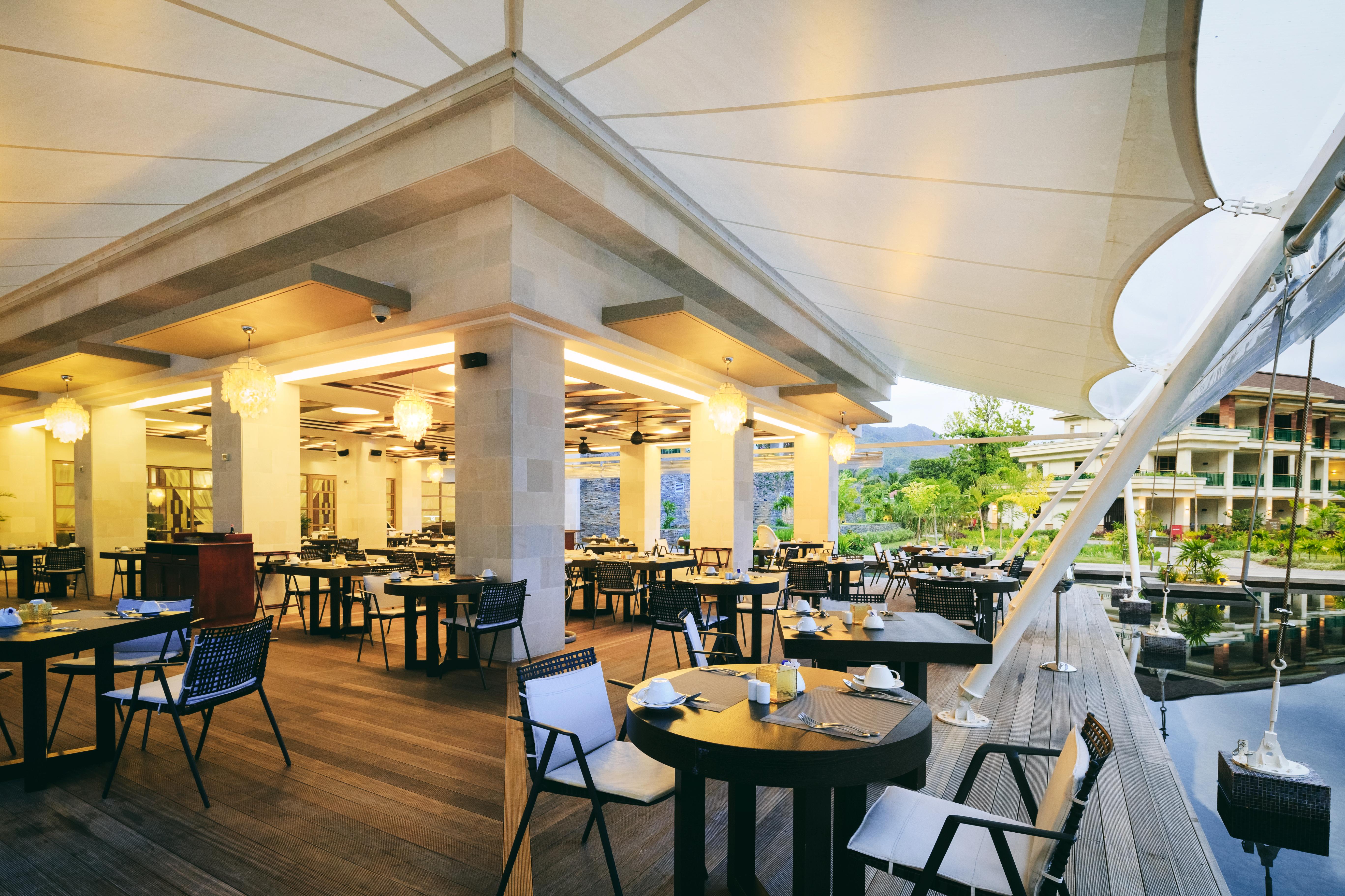Savoy Seychelles Resort & Spa Бо-Валлон Экстерьер фото The restaurant