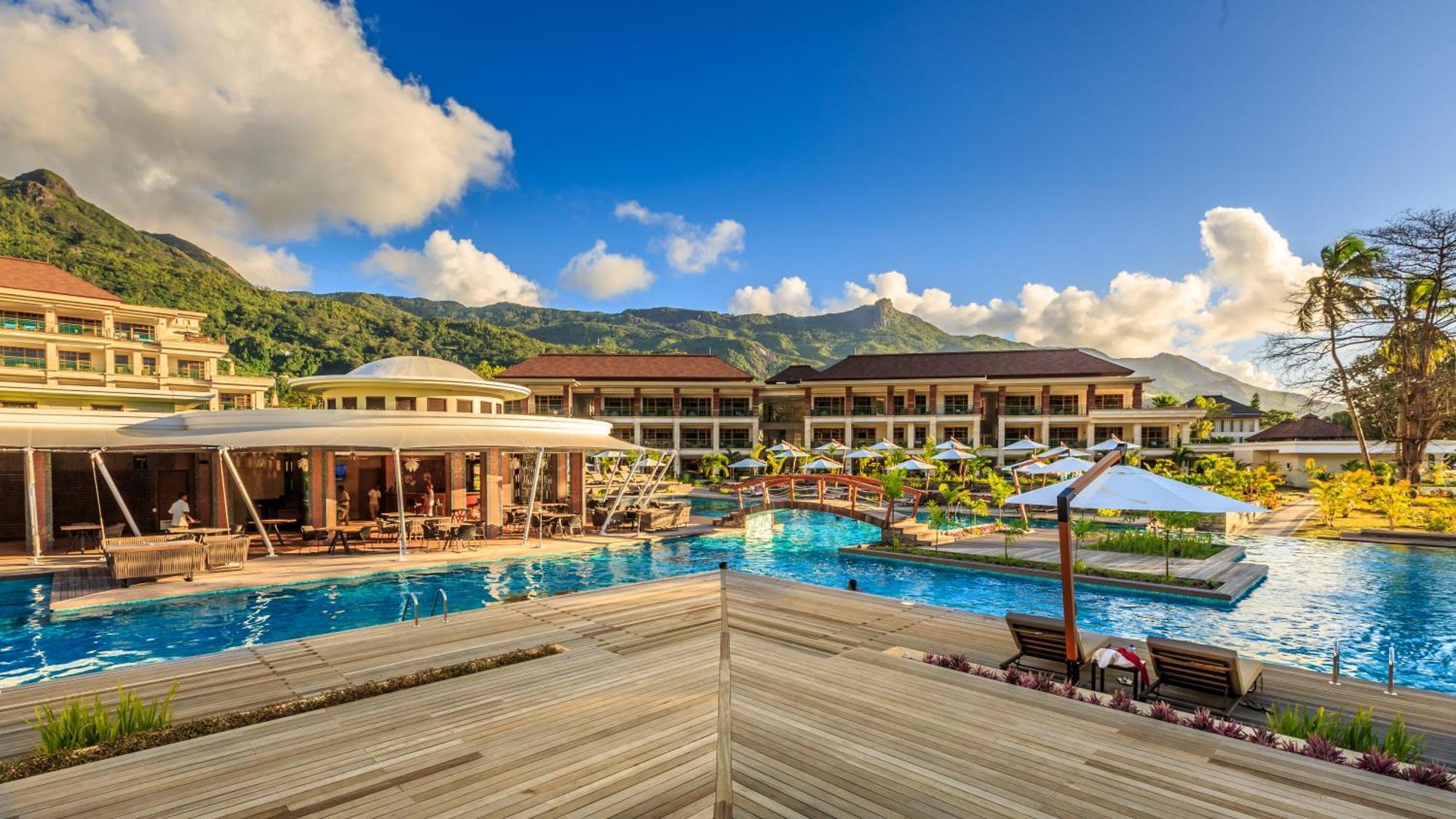 Savoy Seychelles Resort & Spa Бо-Валлон Экстерьер фото The pool at the Sandals Halcyon Beach