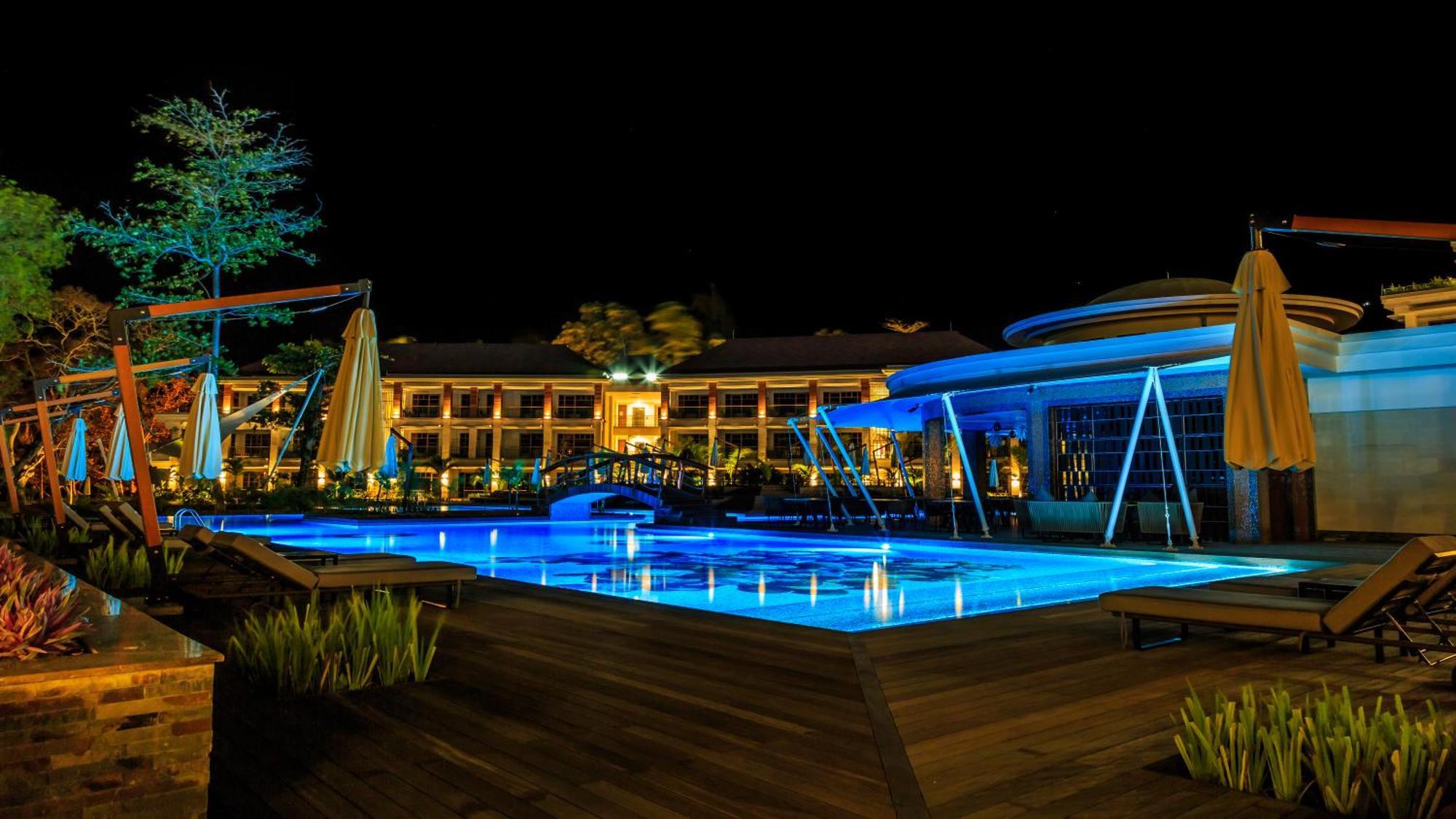 Savoy Seychelles Resort & Spa Бо-Валлон Экстерьер фото The pool at the hotel