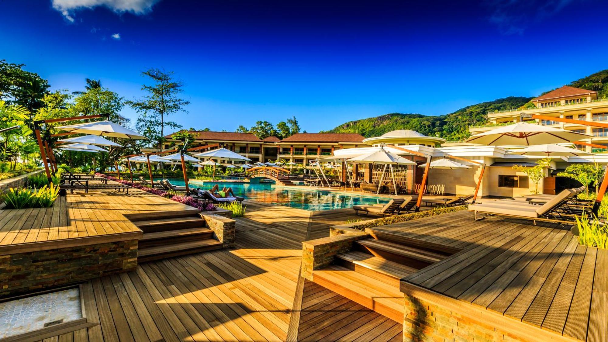 Savoy Seychelles Resort & Spa Бо-Валлон Экстерьер фото The swimming pool at the resort