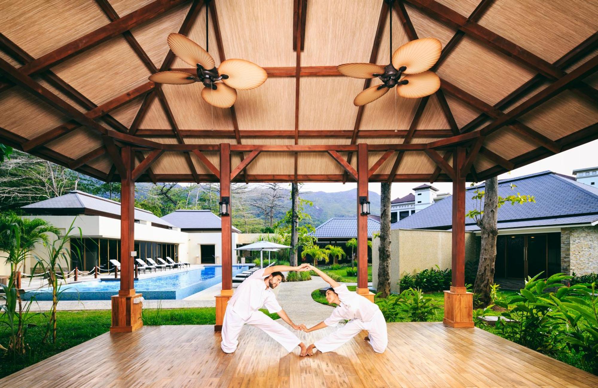 Savoy Seychelles Resort & Spa Бо-Валлон Экстерьер фото Thai massage at a resort