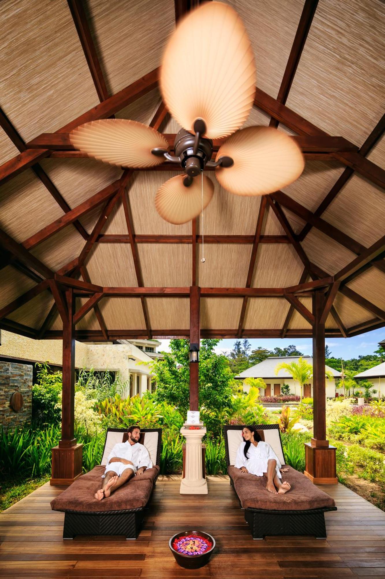Savoy Seychelles Resort & Spa Бо-Валлон Экстерьер фото A ceiling fan in a gazebo
