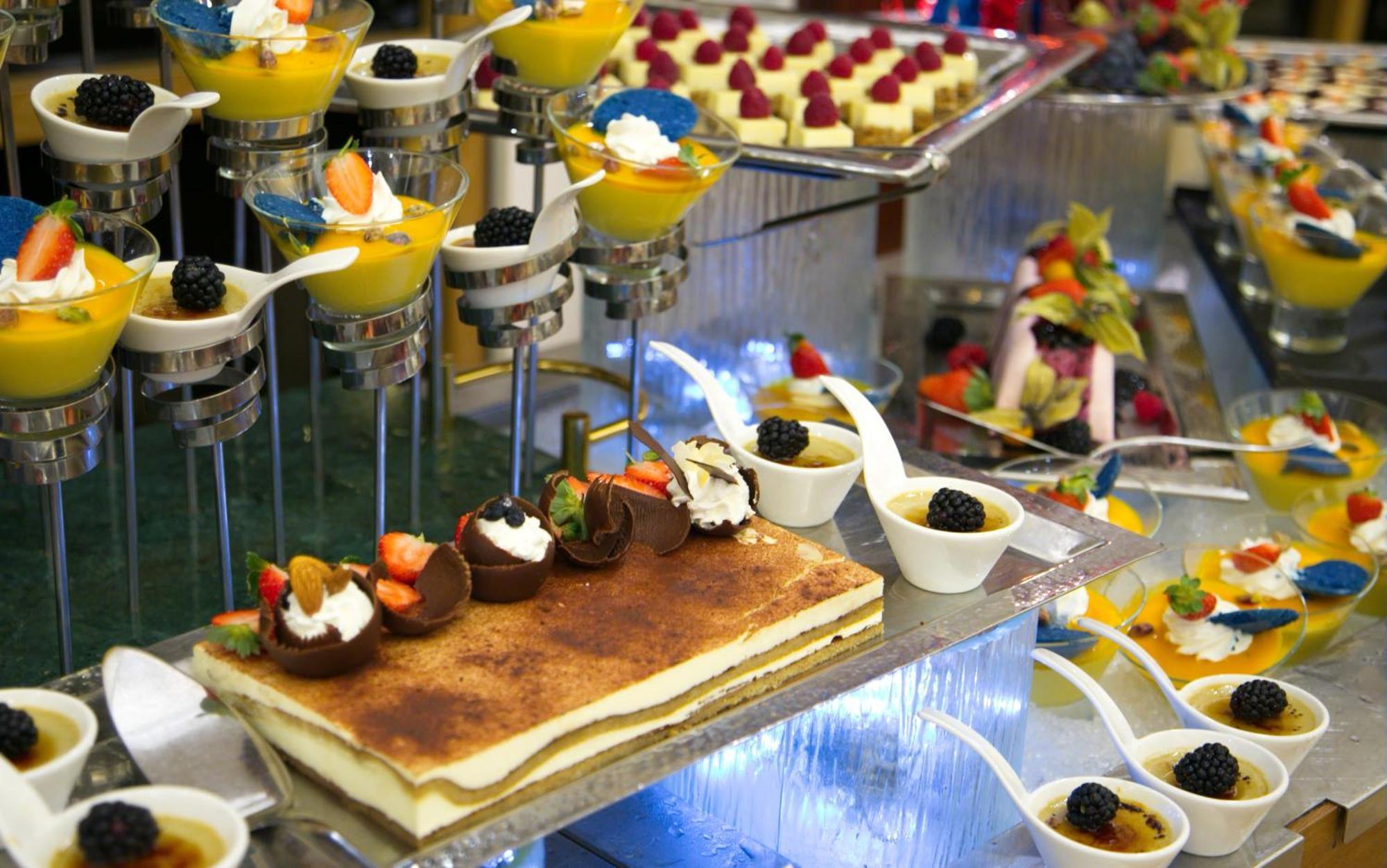 Savoy Seychelles Resort & Spa Бо-Валлон Экстерьер фото A dessert buffet