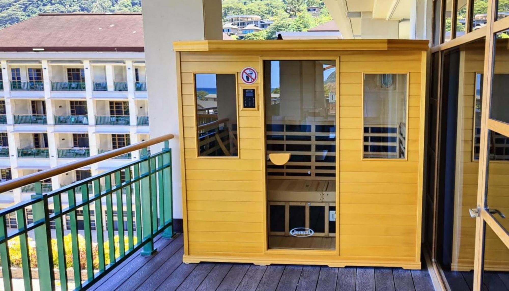 Savoy Seychelles Resort & Spa Бо-Валлон Экстерьер фото Infrared sauna on a balcony